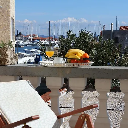 House-apartment Tribunj (Sibenik-Knin)
