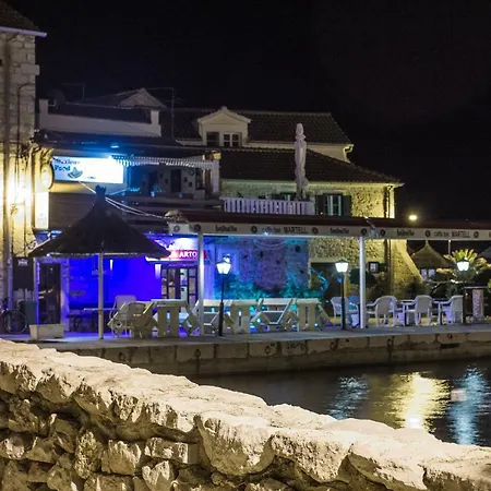 House-apartment Tribunj (Sibenik-Knin)