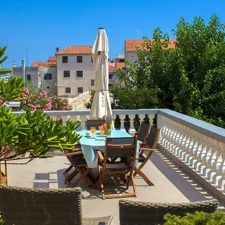 House-apartment Tribunj (Sibenik-Knin)